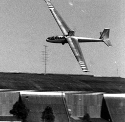 MotoeBlanik1.jpg (29163 bytes)