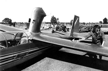 MotoeBlanik3.jpg (41694 bytes)