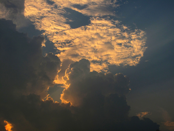 Clouds in conversation, Fuzhou, Fujian, China. � Nellie Zhou.